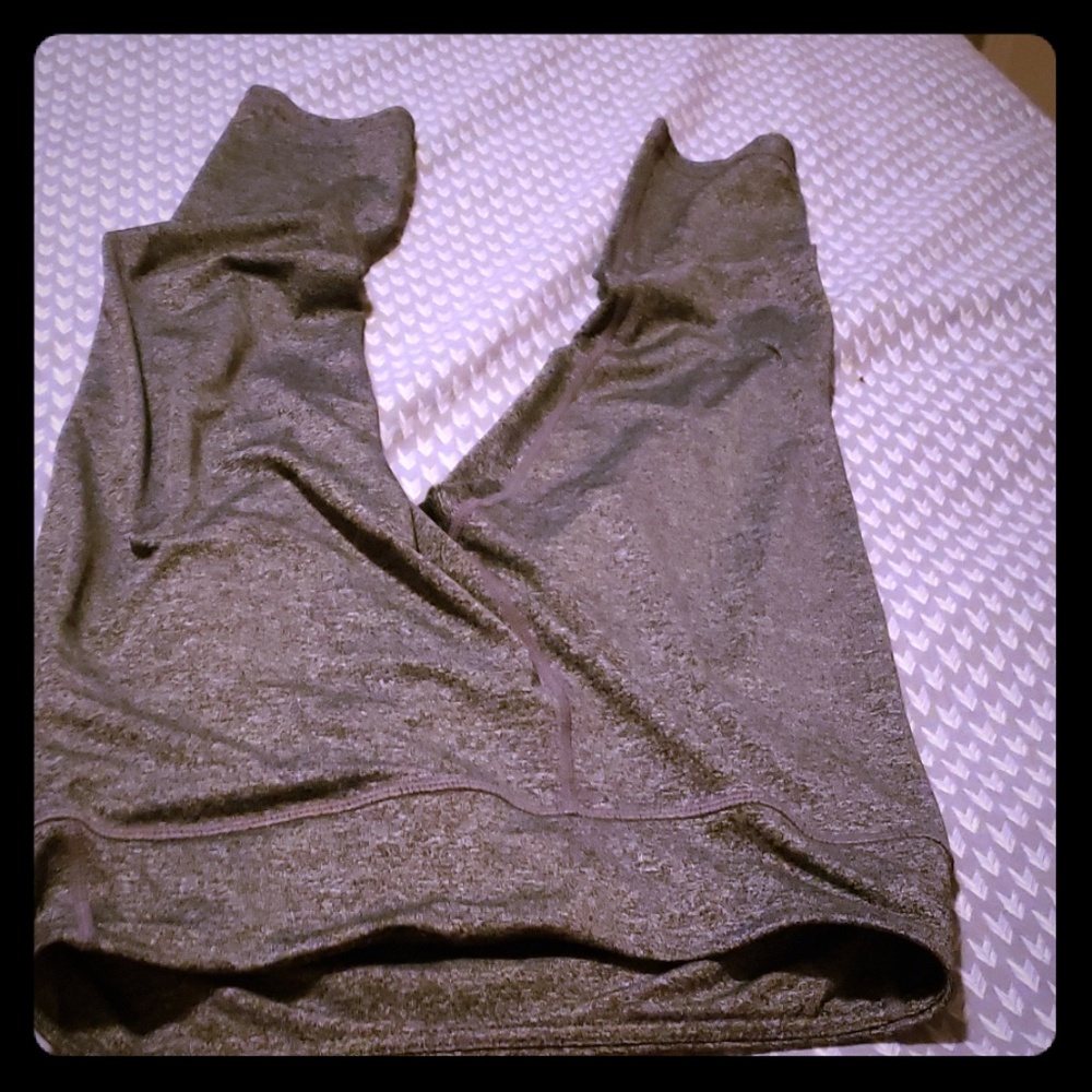cropped workout leggings